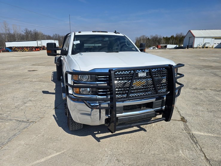 2015-chevrolet-silverado-3500-image-17