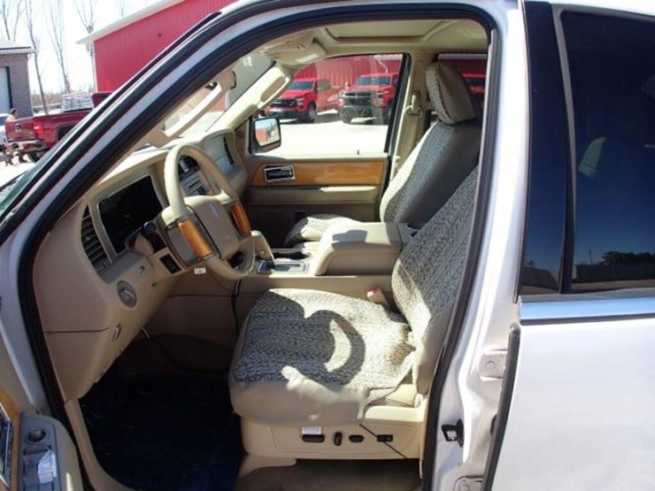 2009-lincoln-navigator-image-14