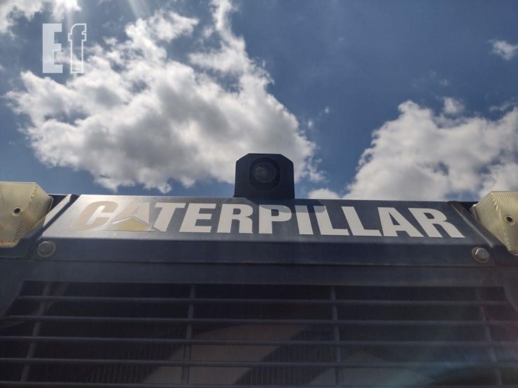 2010-caterpillar-120m-image-46