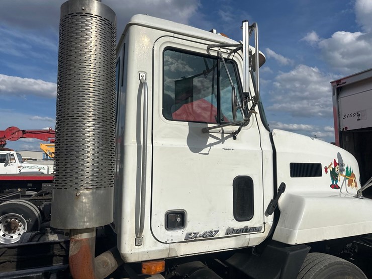 2002-mack-ch613-image-11