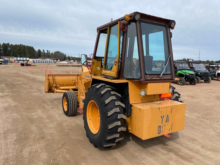 #1004-•-1982-allis-chalmers-714-series-b-industrial-plow-tractor-image-9