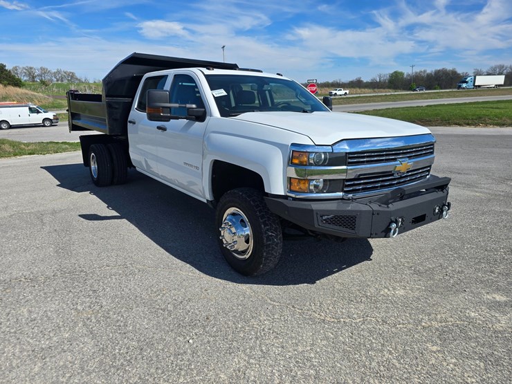 2019-chevrolet-silverado-3500-image-26