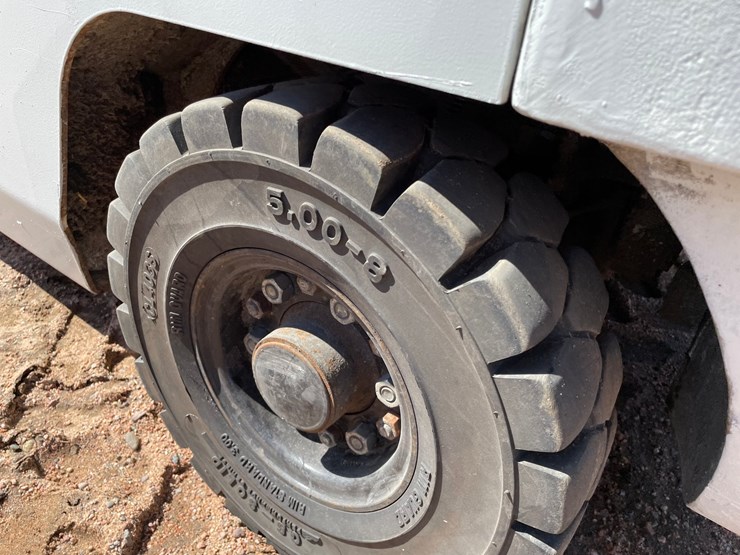 #1136-•-unicarriers-lp-forklift-image-31