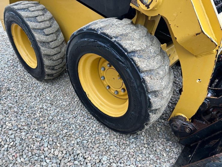 2019-caterpillar-232d-image-11