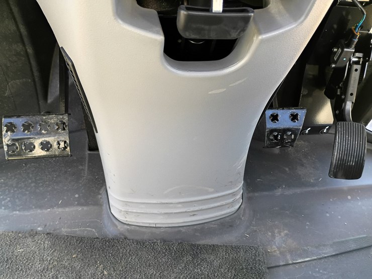 2023-caterpillar-910-image-44