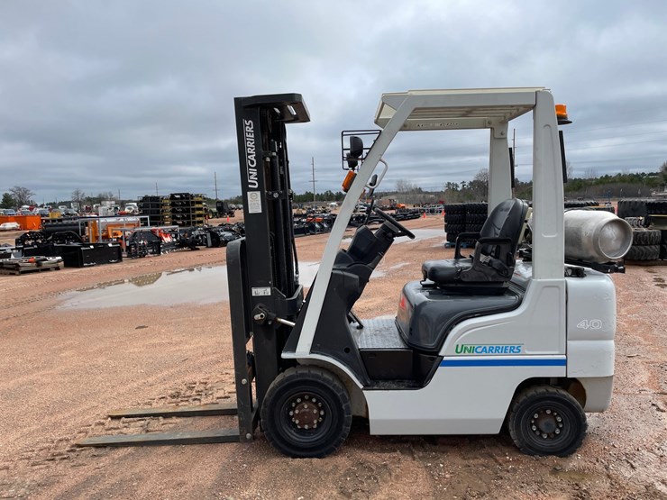 #1165-•-unicarriers-3,450-lbs-lp-forklift-image-2