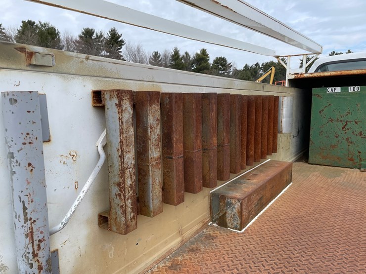 2004-ford-f550-image-19