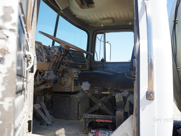 1985-mack-dm686s-image-10