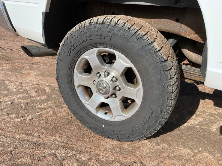 2014-dodge-ram-3500-image-27