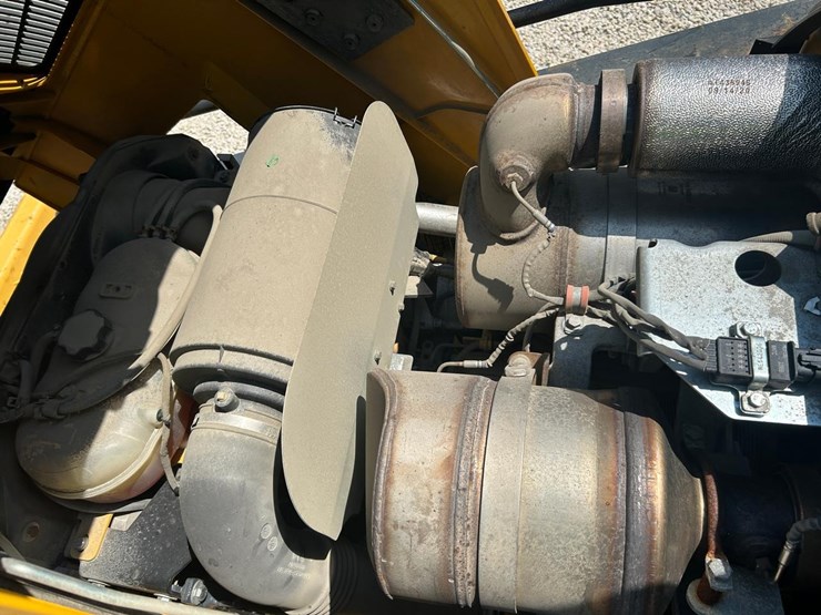 2020-deere-310l-image-19