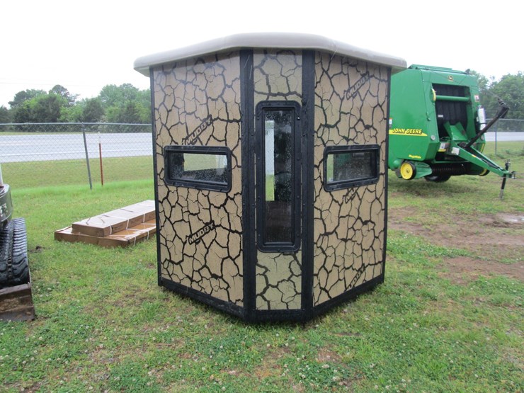 #5255-•-unused-muddy-bull-hunting-blind-w/10'-tower-image-2