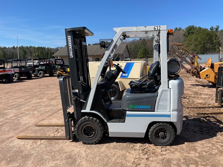 #1136-•-unicarriers-lp-forklift-image-2