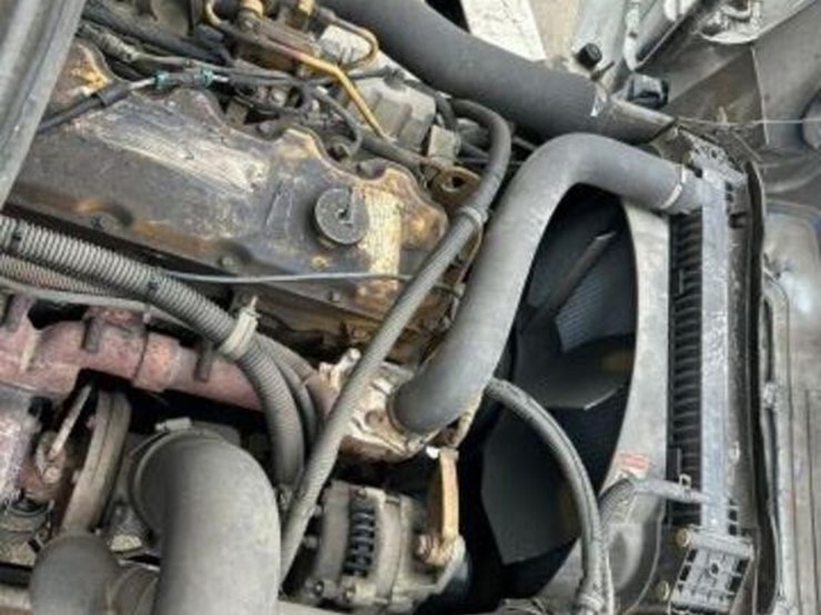 2004-freightliner-fl80-image-38