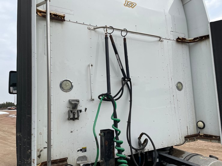 2016-kenworth-t660-image-13