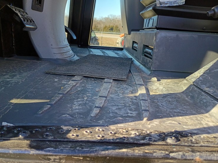 2023-caterpillar-910-image-30