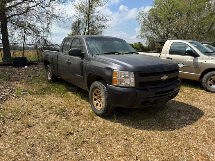 #41750-•-2010-chevrolet-silverado-4x4-pickup-vin:-1gcskpe36az230962-image-2