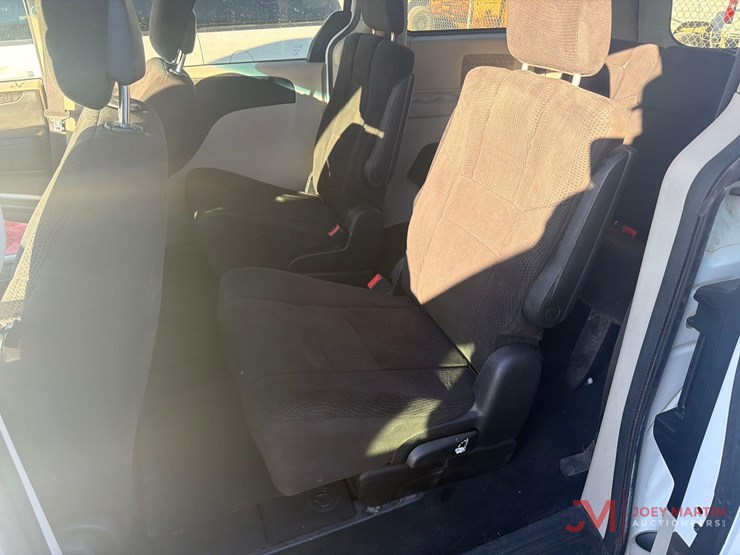 2014-dodge-grand-caravan-image-22