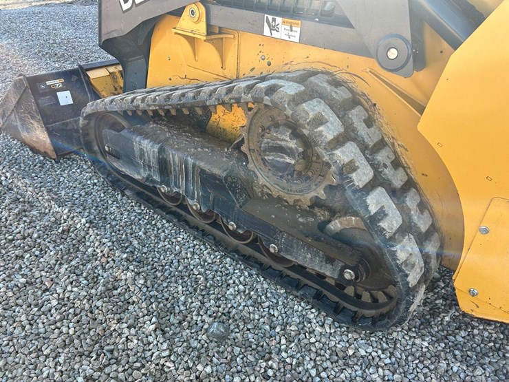 2016-deere-317g-image-16