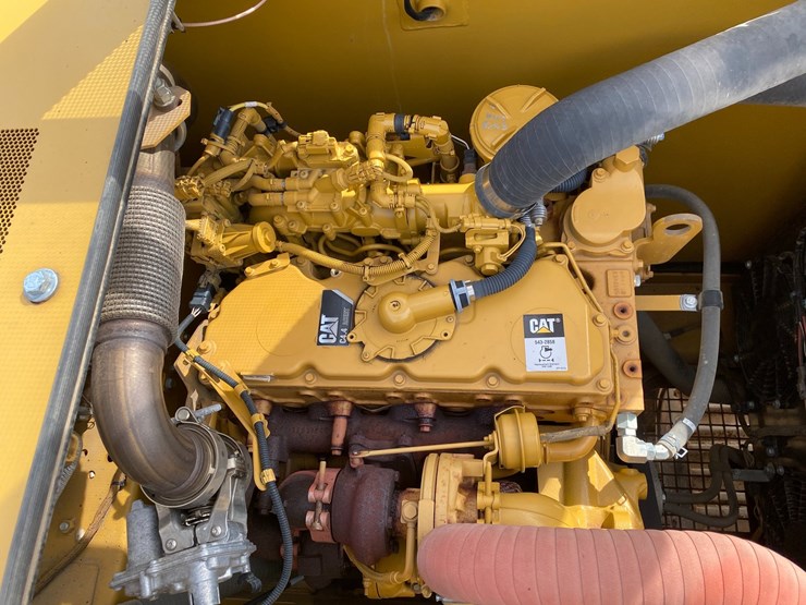 2018-caterpillar-320-image-42