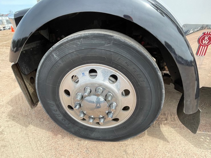 2009-kenworth-w900-image-9