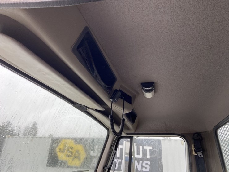 1995-international-4700-image-21