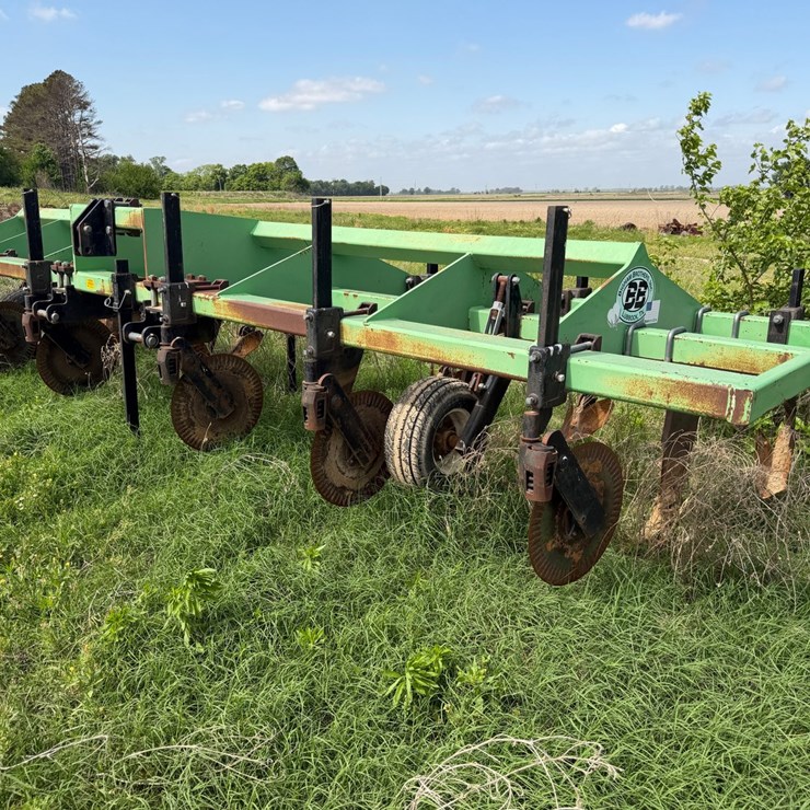 #46934 • Bigham 6-row 38" Terra Till