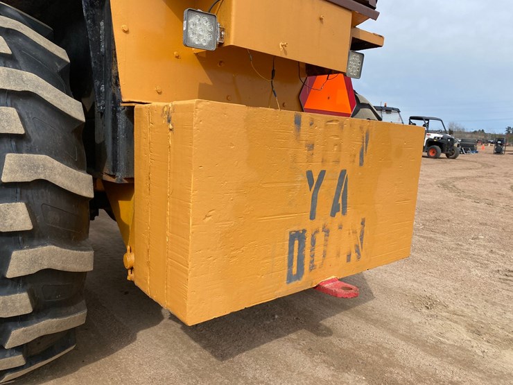 #1004-•-1982-allis-chalmers-714-series-b-industrial-plow-tractor-image-29