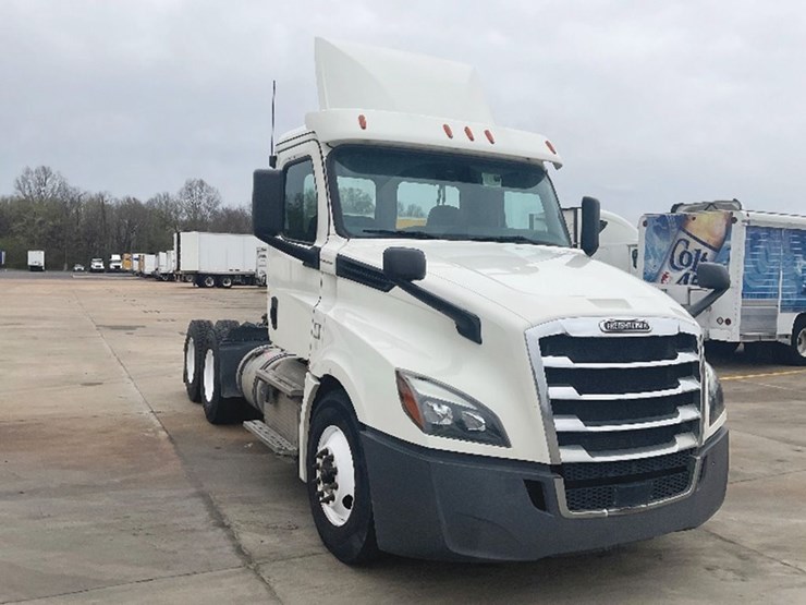 2019-freightliner-cascadia-126-image-1