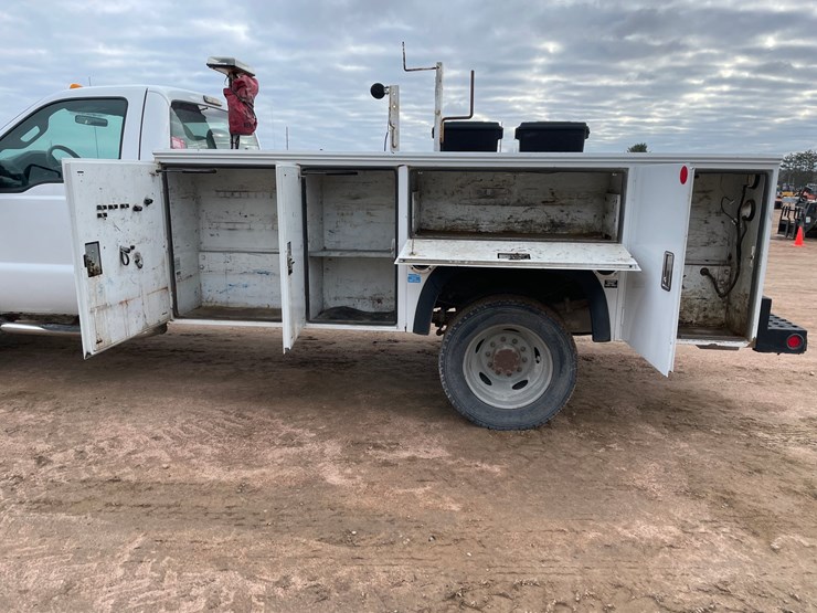 2012-ford-f550-image-14