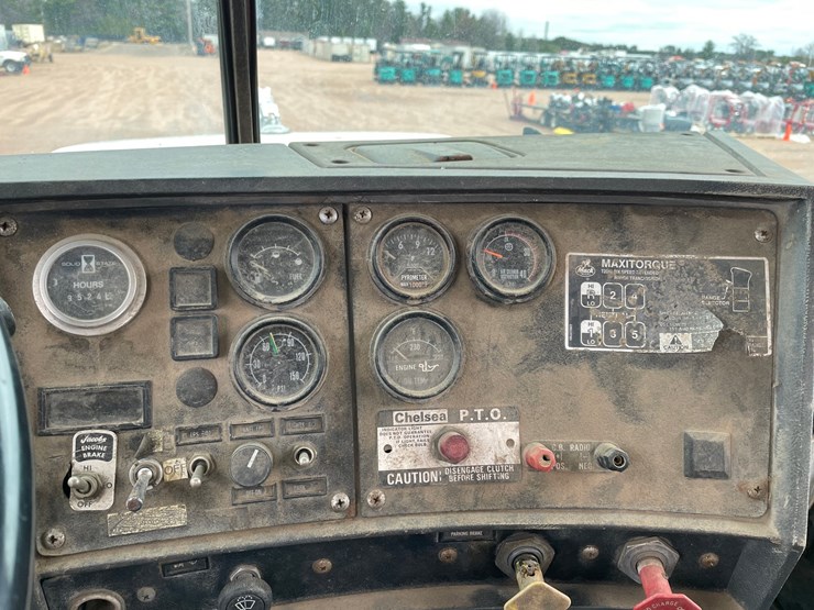 1990-mack-dm690s-image-40