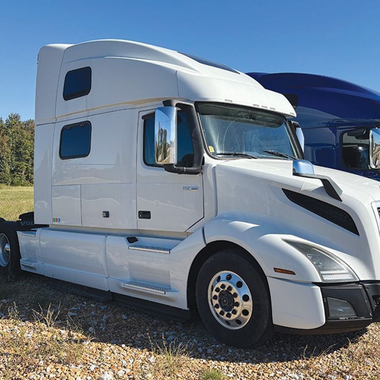 2020 VOLVO VNL860