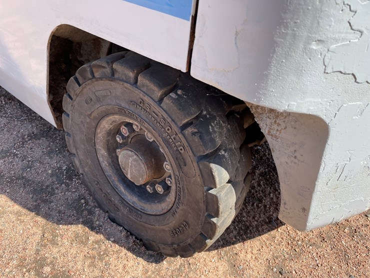 #1135-•-unicarriers-lp-forklift-image-22