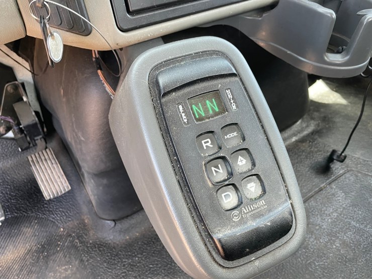 2016-international-durastar-4400-image-46