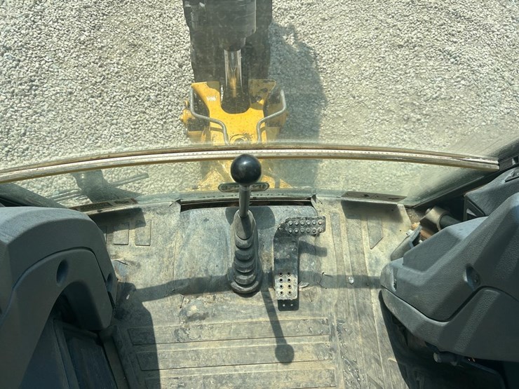 2020-deere-310l-image-26