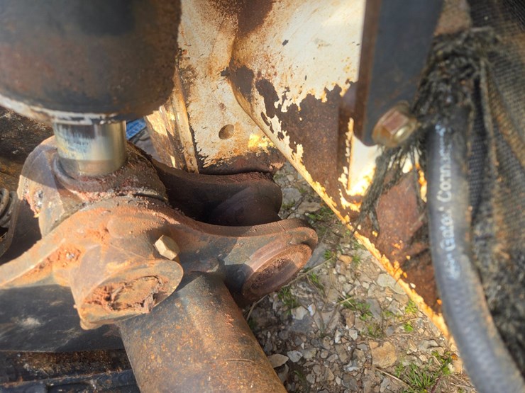 2010-bobcat-t650-image-76