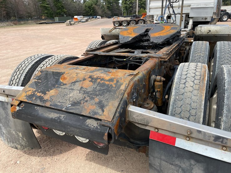 2009-kenworth-w900-image-30