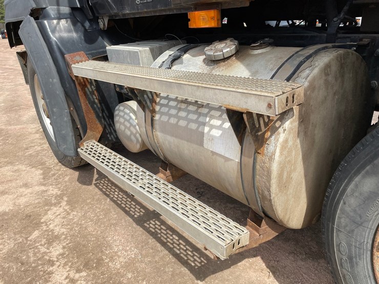 1995-mack-cl713-image-10