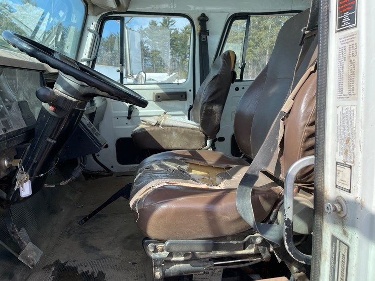 2002-international-4700-image-32