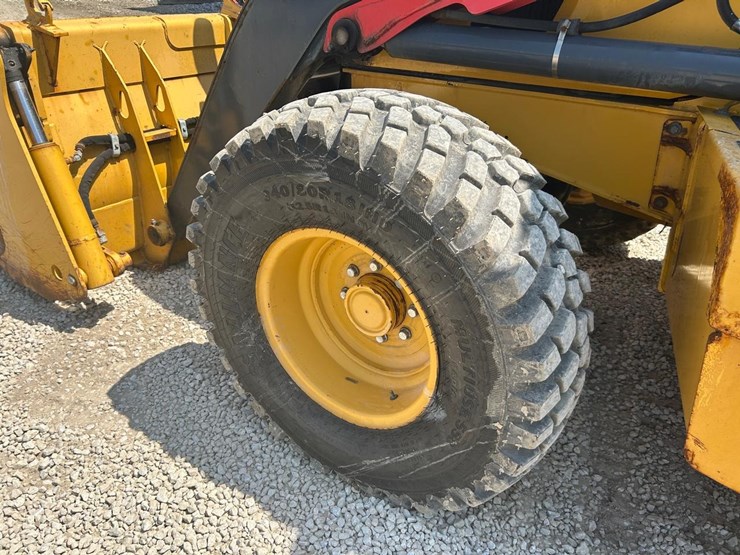 2020-deere-310l-image-18