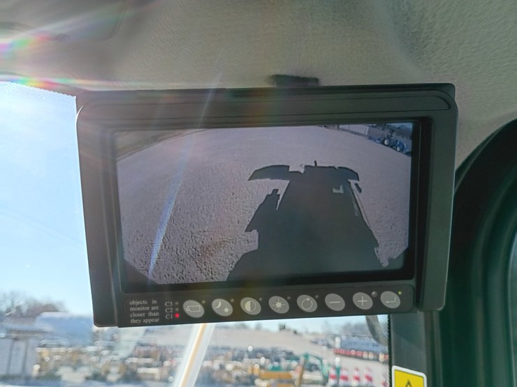 2023-caterpillar-910-image-39