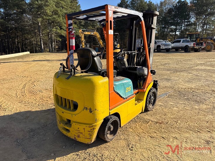 komatsu-fg25t-12-image-2