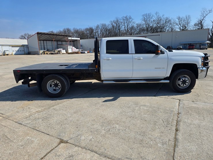 2015-chevrolet-silverado-3500-image-12