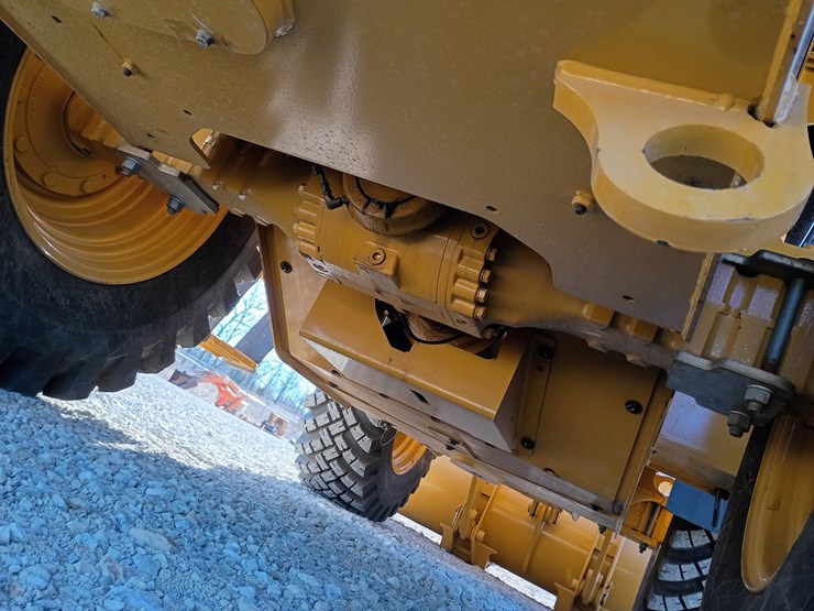 2023-caterpillar-910-image-27