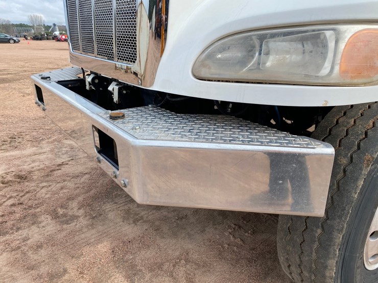 2017-peterbilt-348-image-15