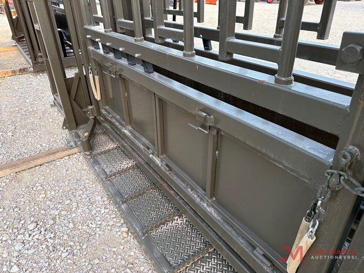 new/unused-m620-manual-squeeze-chute-image-8