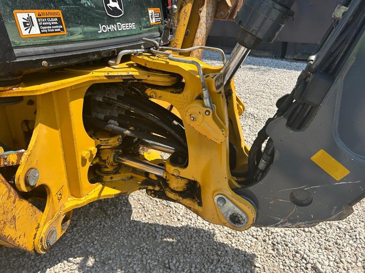 2020-deere-310l-image-16