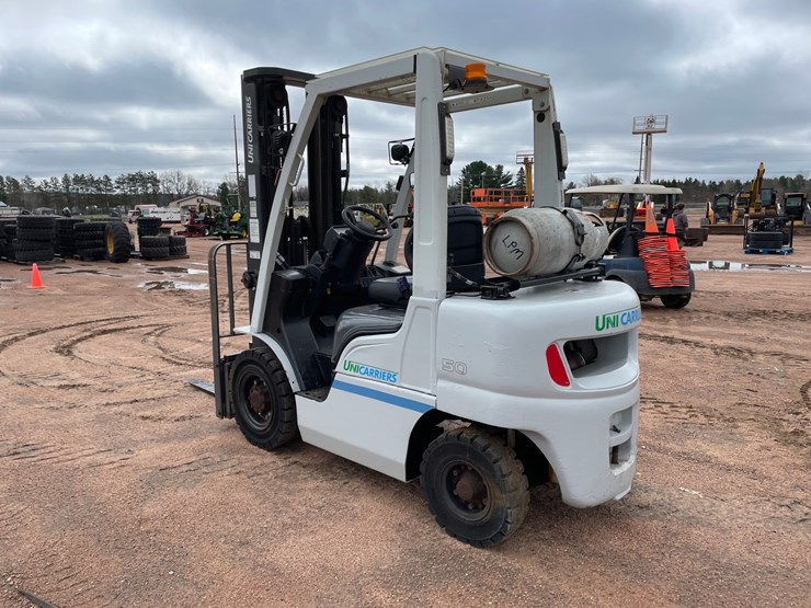 #1164-•-unicarriers-3,450-lbs-lp-forklift-image-3
