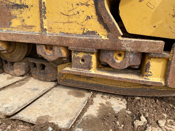 2016-caterpillar-d5k2-lgp-image-26