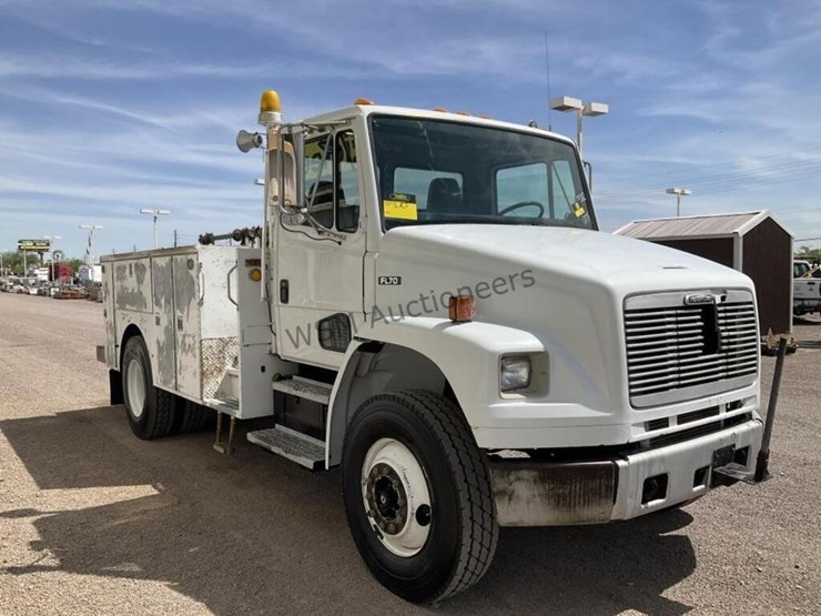 2002-freightliner-fl70-image-4