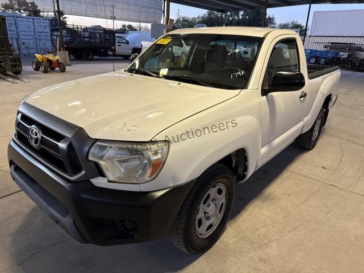 2012-toyota-tacoma-image-4